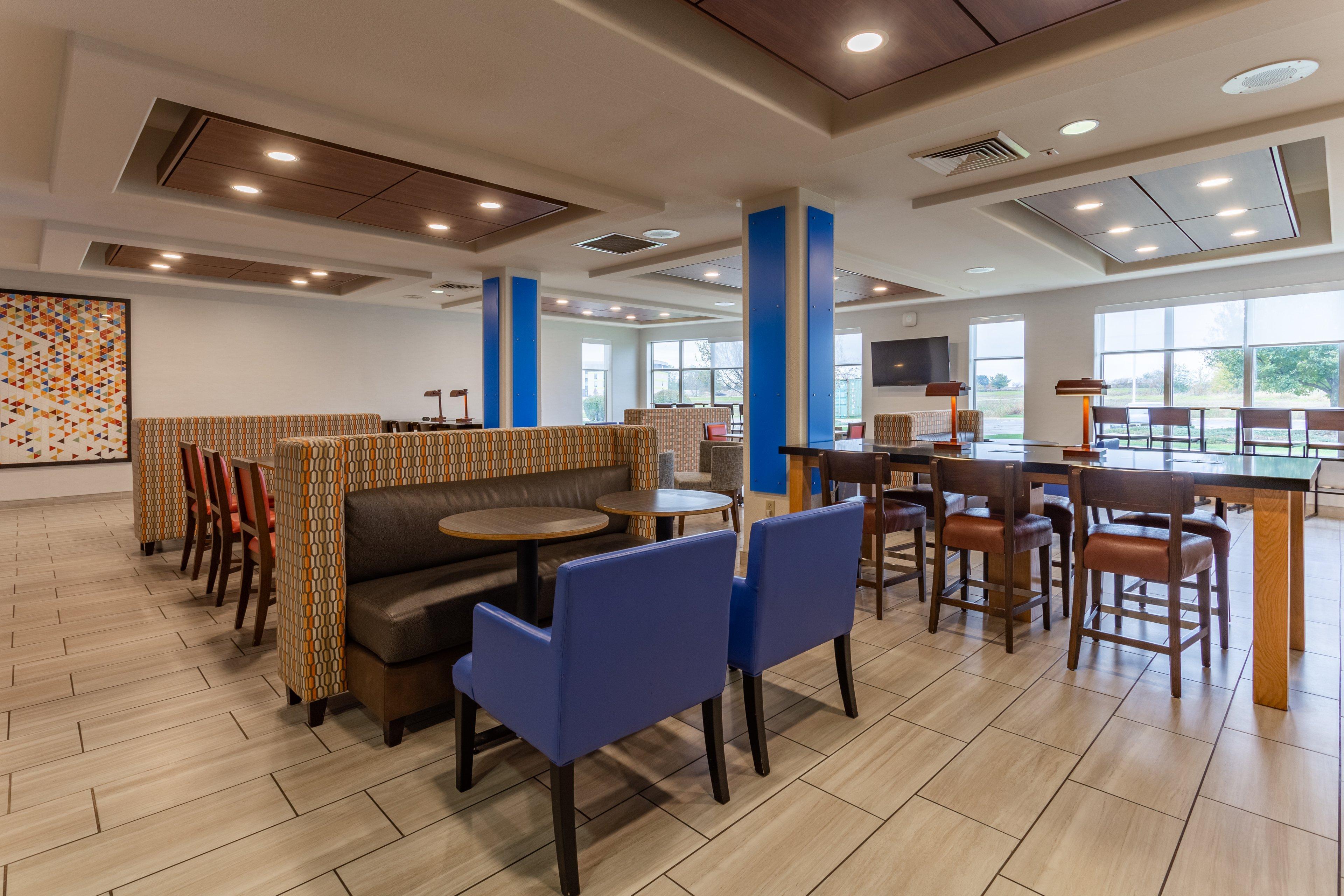 Holiday Inn Express Rockford-Loves Park, An Ihg Hotel Ngoại thất bức ảnh